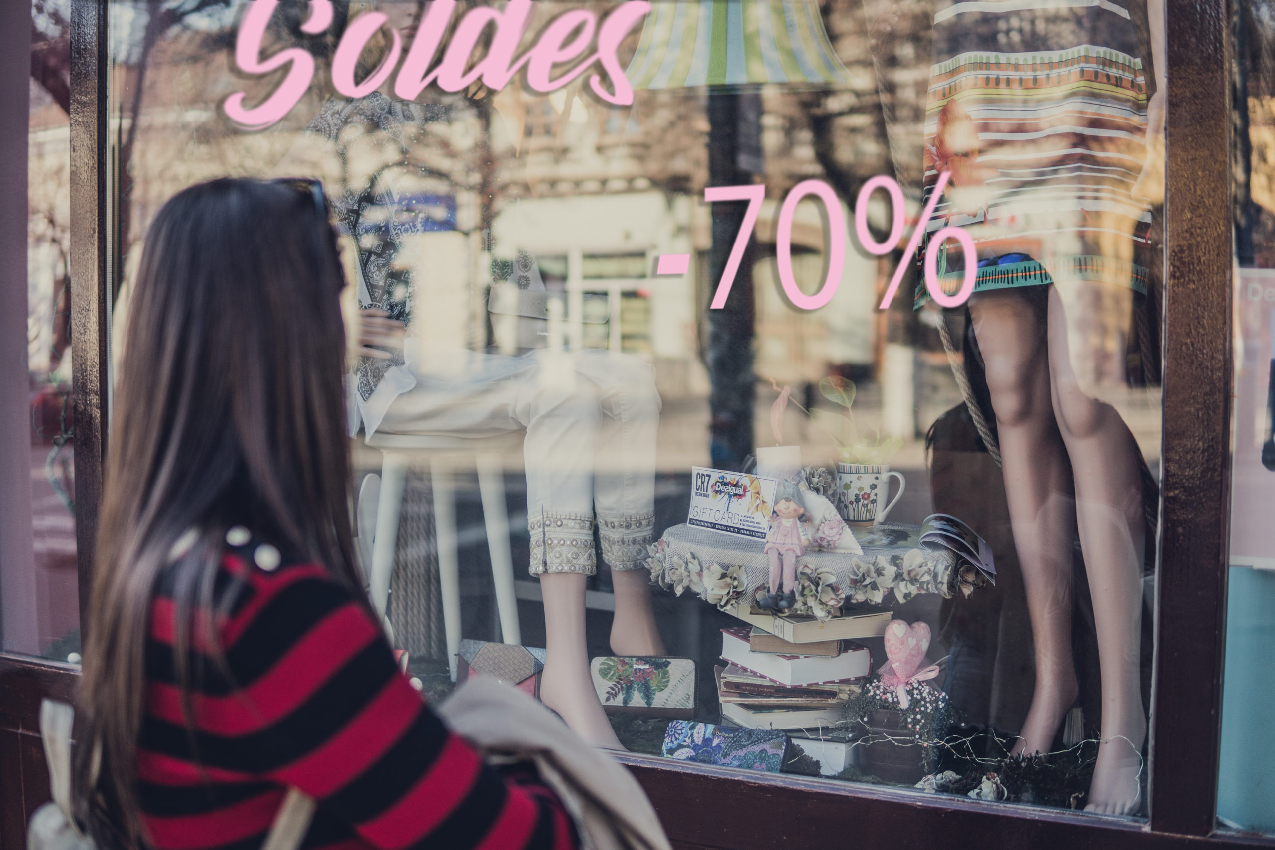 exemple vitrine adhésif vitrophanie soldes business